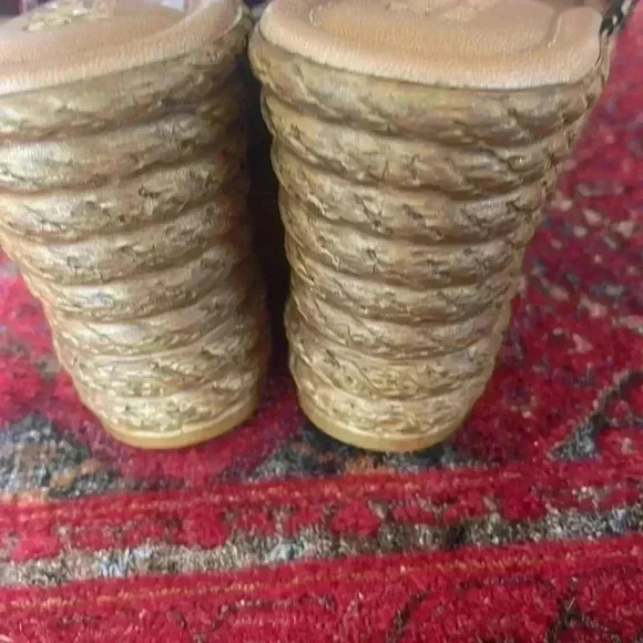 Bella Vita women’s size 9 WW slip on sandals. - Picture 6 of 8